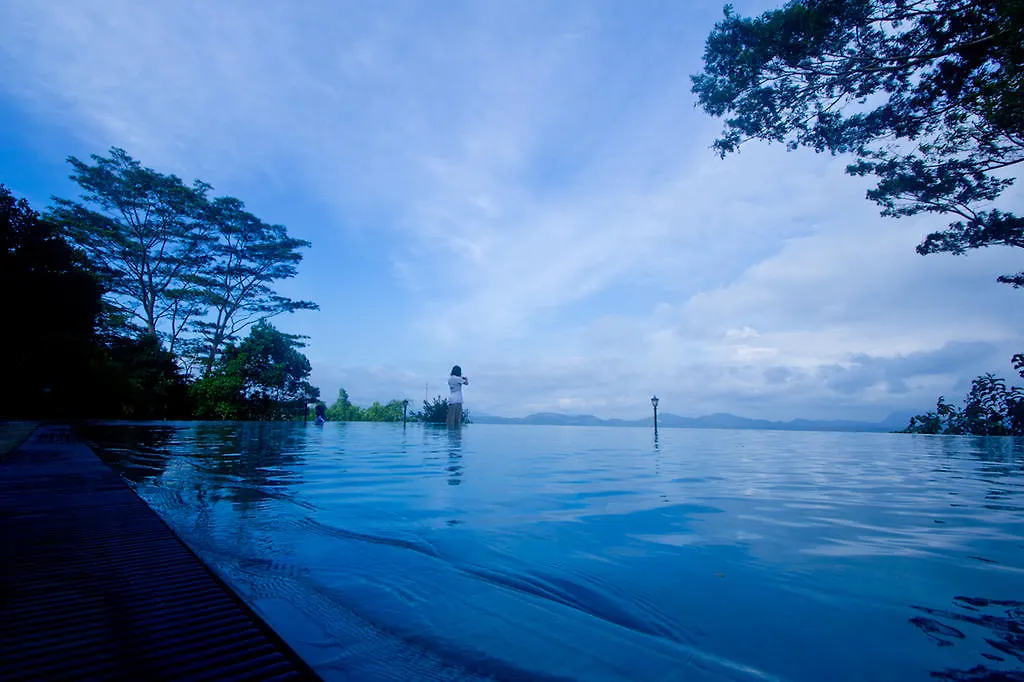Randholee Resort & Spa Kandy Hotel
