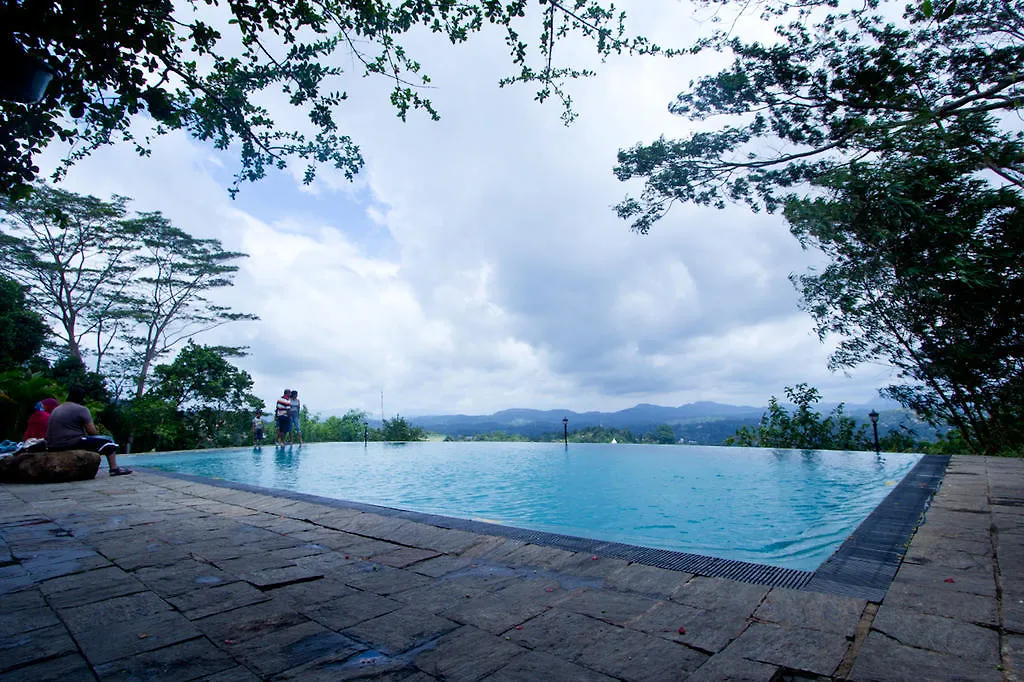 Hotel Randholee Resort & Spa Kandy